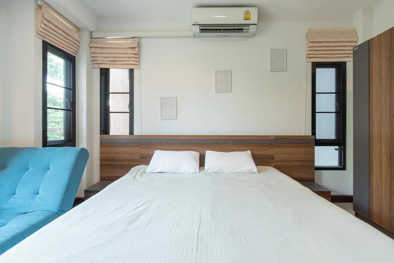 Loft Style Townhouse Near Old City Chiang Mai Exterior foto